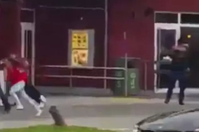 VIDEO | Atac armat în Munchen! Momentul în care atacatorul iese din restaurant și împușcă oameni la întâmplare