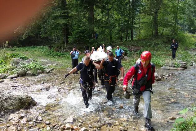Femeie dispărută în Munții Bucegi a fost găsită moartă