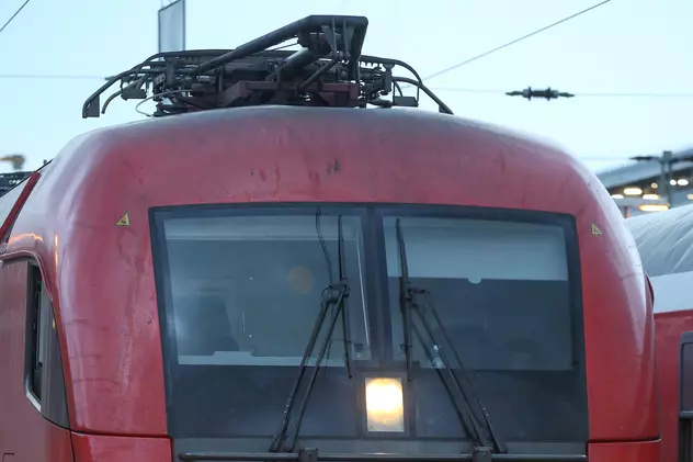 Cel puțin nouă răniți într-o coliziune dintre un tren și un autobuz în Germania
