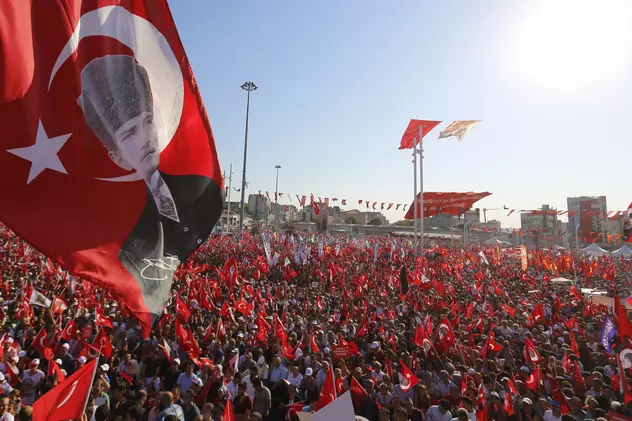 Federația turcă a dat afară 94 de angajați care au fost acuzați că erau anti-Erdogan!