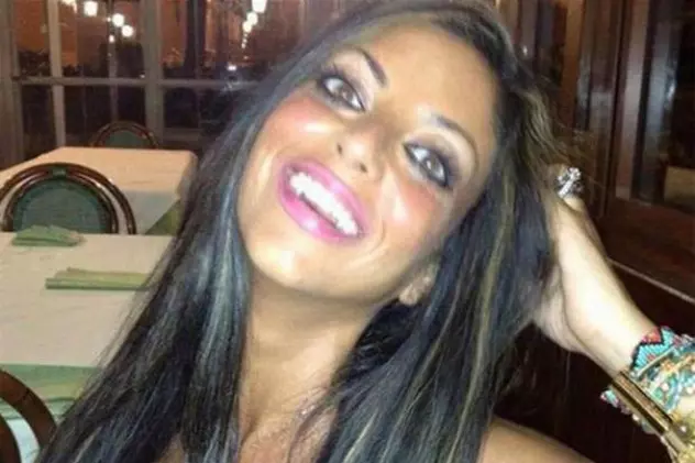 Imagini cutremurătoare de la înmormântarea italiencei care s-a sinucis din cauza unui filmuleț cu ea ce s-a viralizat pe internet
