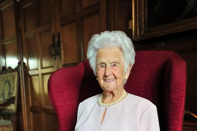 O britanică de 110 ani spune că secretul longevității sale este...un pahar cu whisky pe zi