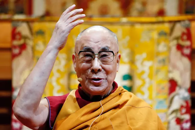 Dalai Lama a comentat divorțul dintre Angelina Jolie și Brad Pitt. Ce a spus liderul spiritual tibetan | VIDEO