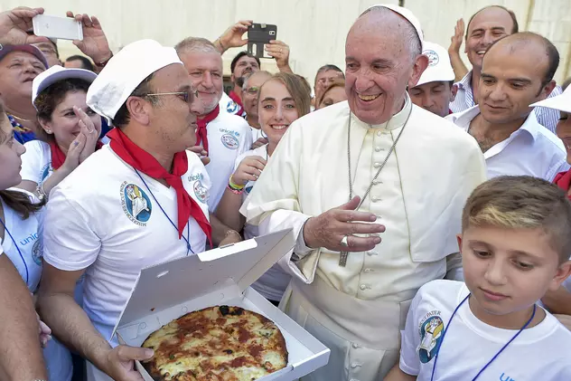 Papa Francisc, „petrecere” cu pizza în cinstea sanctificării Maicii Tereza / FOTO