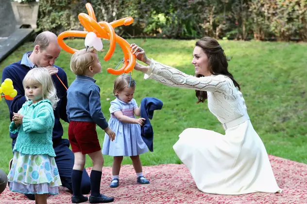 Prințesa Charlotte a făcut primii pași în public | FOTO