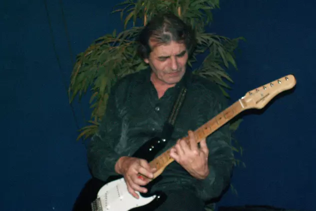 EXCLUSIV / Primul chitarist al trupei Compact, Marian Manoliu a murit!