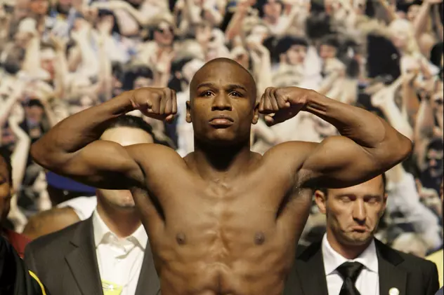 Mayweather revine oficial în ring