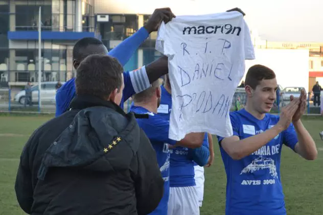Ndoye a arătat suporterilor prezenți la meciul tricoul pe care era scris RIP Daniel Prodan