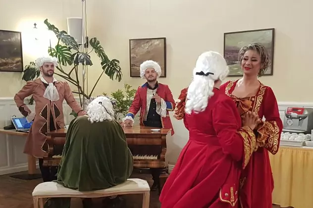 ana maria prodan la balul de la palatul Bruchenthal în duet cu oana roman