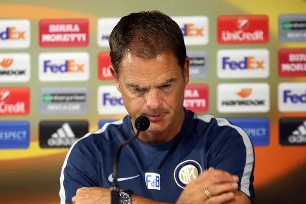 Antrenorul olandez Frank De Boer pare resemnat în timpul unei conferinţe de presă la sediul clubului Inter Milano. (FOTO: EPA)
