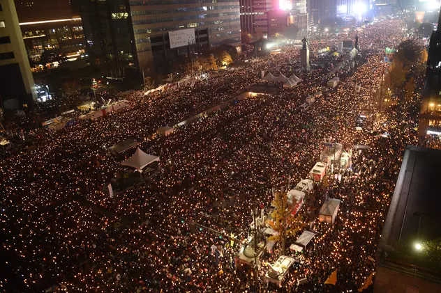 Protest uriaș în Seul! Sute de mii de oameni au cerut demisia președintei | FOTO și VIDEO