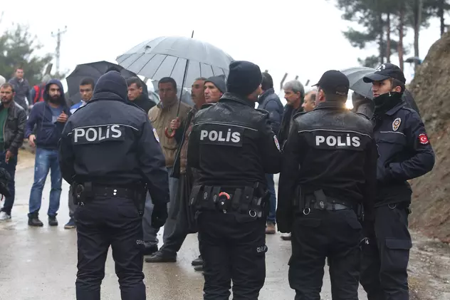 Aproximativ 1.000 de persoane au fost arestate în Turcia, fiind acuzate că au legături cu mișcarea lui Gulen
