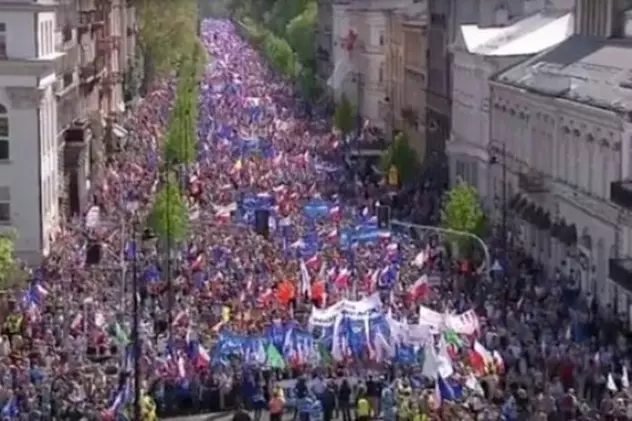 Proteste de amploare în Varșovia. Au defilat împotriva Guvernului