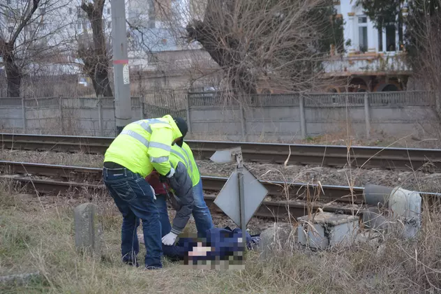 O femeie din Buzău a murit călcată de tren. Victima s-ar fi aruncat intenționat pe calea ferată