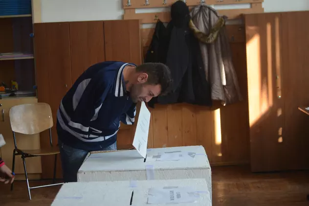 Un bărbat din Buzău, fără mâini, a mers la vot