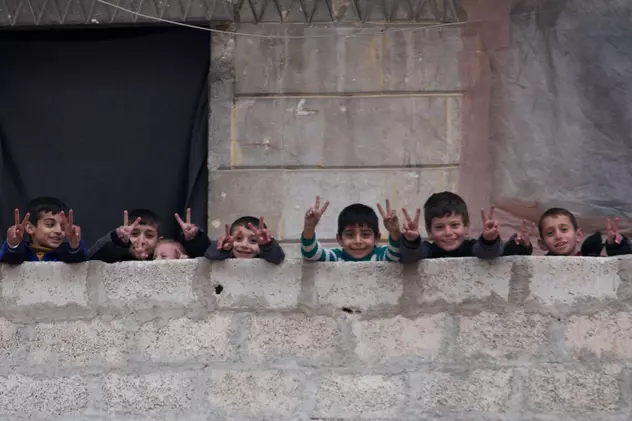 Lupta pentru Alep | Zeci de copii orfani au fost evacuați din oraș