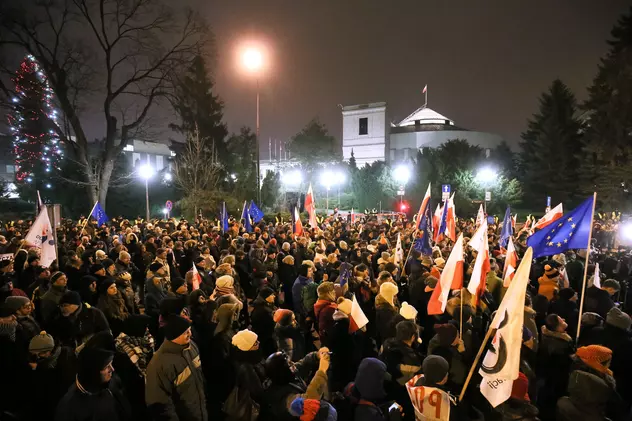 Tensiuni în Polonia | Protestele s-au extins în alte orașe. Apelul lui Donald Tusk