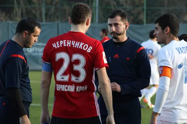 Serviciul de Investigare a Criminalității Economice anchetează cazul arbitrilor deghizați. Dan Petre oficiază la meciul FC Botoșani - Amkar 3-0.