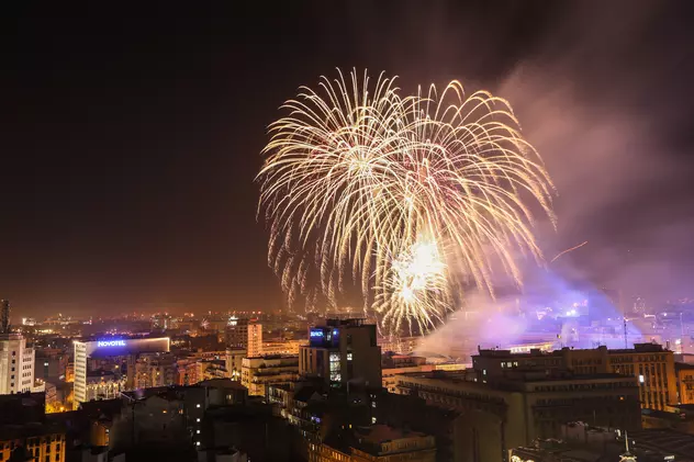 Șampanie, artificii și multă bucurie. Cum au petrecut românii de Revelion 2017