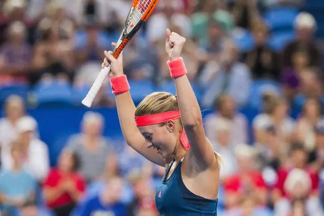 Franţuzoaica Kristina Mladenovici, reacţionând în timpul unui meci din Cupa Hopman. (FOTO: EPA)