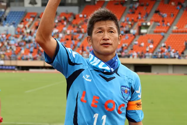Fotbalistul japonez ”Kazu” Miura a semnat