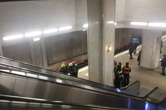 UPDATE: Stația de metrou de la Universitate, evacuată. Circulația a fost reluată după intervenția pompierilor