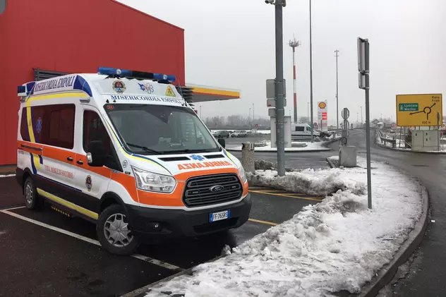 Un echipaj medical, atacat cu săbii în localitatea Negrești, județul Vaslui. Șoferul și asistentul au fugit mâncând pământul
