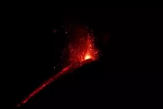 Vulcanul Etna a erupt