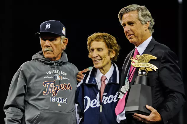 Mike Ilitch, centru