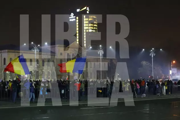 A 16-a zi de proteste în București. Sute de oameni au ieșit în stradă în Piața Victoriei și la Palatul Cotroceni / GALERIE FOTO