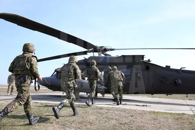 Exercițiu cu elicoptere americane la baza militară Mihail Kogălniceanu / GALERIE FOTO