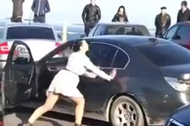 O tânără s-a dat în spectacol în Portul Tomis din Constanța. Oamenii au crezut că e drogată și au chemat Poliția – VIDEO