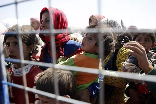 Ungaria vrea sa-i plaseze in detentie pe migranti