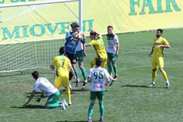 Fază dintr-un meci disputat de CS Mioveni în Liga 2. (FOTO: csmioveni.ro)