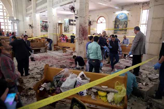 Imagine din interiorul bisericii copte din Tanta după explozie