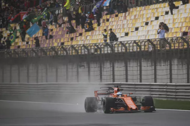 Ceaţa şi ploaia au perturbat antrenamentele la Marele Premiu de F1 al Chinei. Cursa este duminică