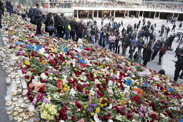 Manifestație impresionantă în Stockholm, la două zile după atentatul din centrul capitalei suedeze | FOTO