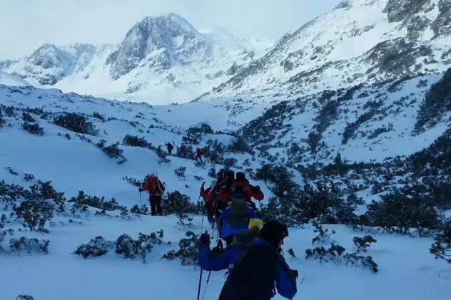 UPDATE: Dosar penal după avalanșa din Retezat. Trupurile copiilor au fost coborâte de pe munte