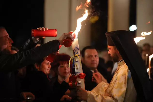 Românii sărbătoresc azi Paștele, cea mai importantă sărbătoare a creștinătății. Principesa Margareta și Principele Radu au asistat la slujba de Înviere la Cluj