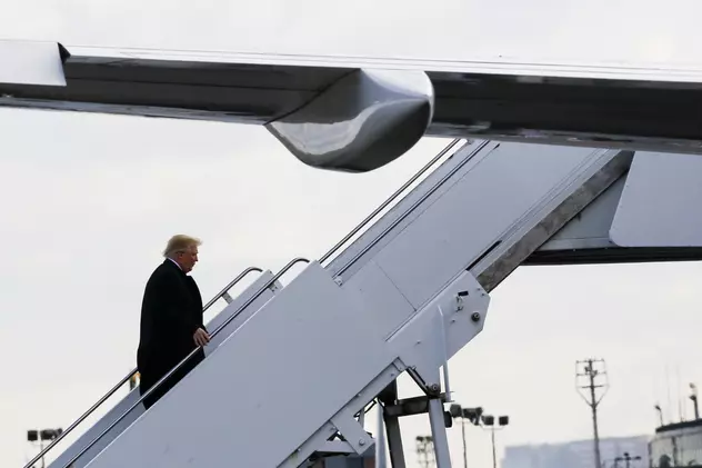 Donald Trump pleacă în primul turneu extern, în timp ce Casa Albă este măcinată de scandaluri