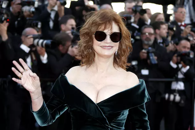 Susan Sarandon, apariție spectaculoasă la Cannes! Actrița în vârstă de 70 de ani a afișat un decolteu generos