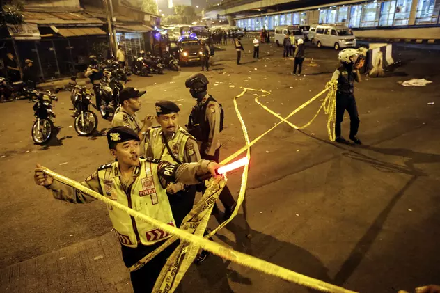 Dublu atentat sinucigaș în Jakarta, capitala Indoneziei. Mai multe victime