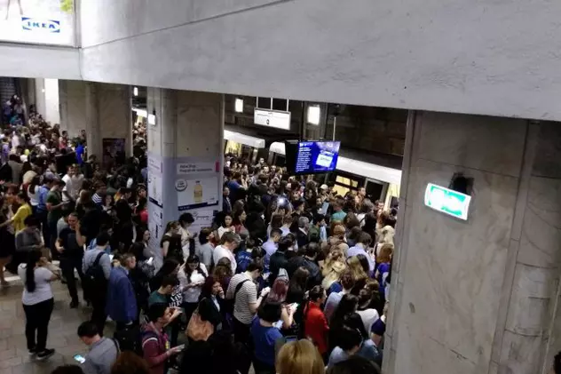 Accesul la intrarea dinspre Splaiul Independenței a stației de metrou Unirii