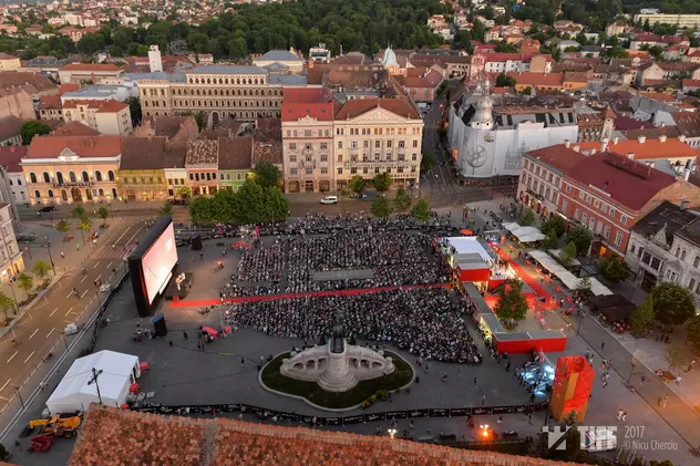 Peste 3.000 de oameni, la deschiderea TIFF 2017. Cinefilii au umplut Piața Unirii din Cluj