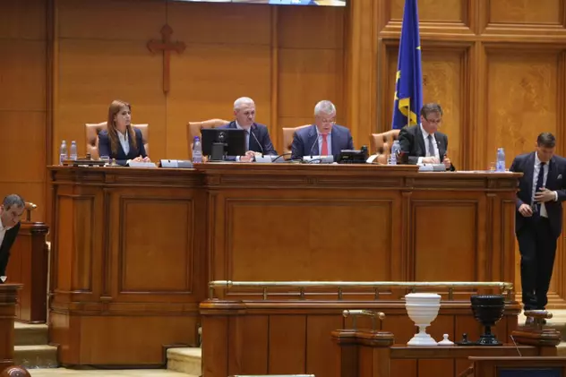 Parlamentarii se întorc din vacanță