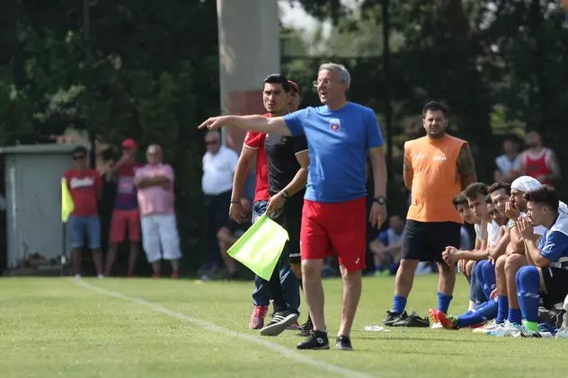 Ion Ion, antrenorul lui CSA Steaua, dând indicații în timpul amicalului cu Comprest disputat pe 23 iulie 2017 și câștigat de elevii lui cu 3-0. (FOTO: Vlad Chirea)