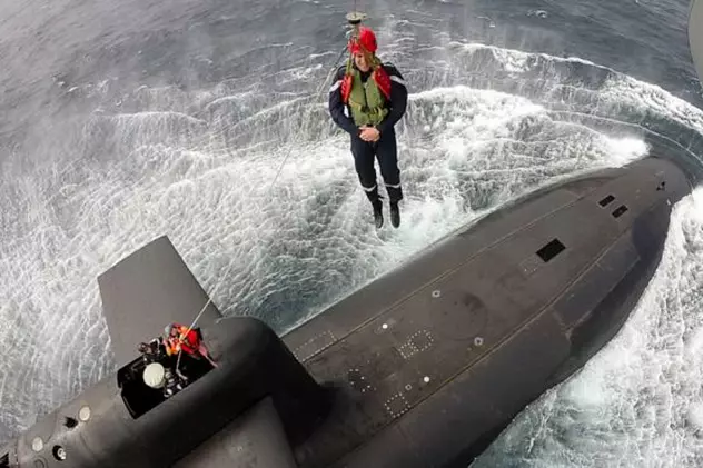 Emmanuel Macron, transportat cu elicopterul către un submarin nuclear francez