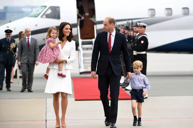 Prințul William și Kate, turneu în Polonia și Germania. Micuții prinți George și Charlotte, în centrul atenției la sosirea în Varșovia