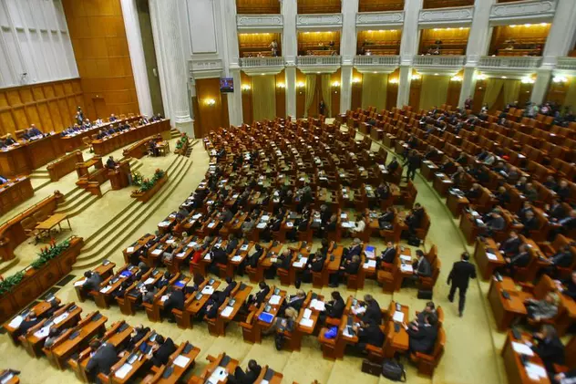 Demisii din PSD. Doi deputaţi au părăsit grupul parlamentar
