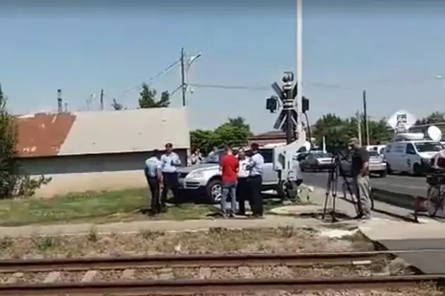 UPDATE. Familie călcată de tren la Brănești. O femeie însărcinată și trei copii, spulberați cu 160 km/h. Femeia a lăsat bilet de adio / GALERIE FOTO